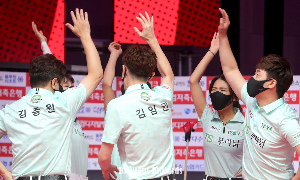 AC9J5235 TS환호.jpg