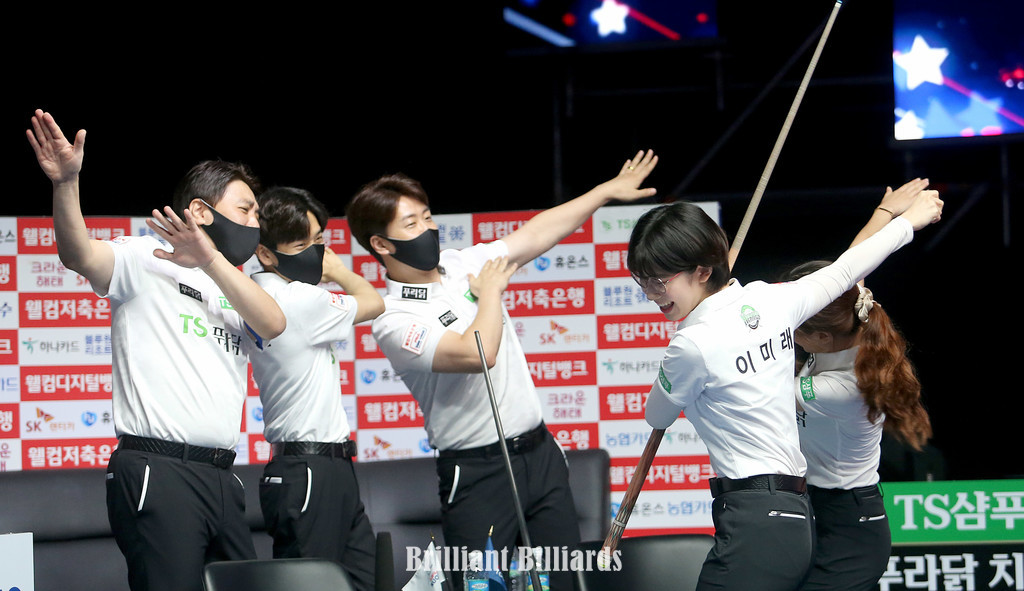 AC9J4937 TS 환호.jpg
